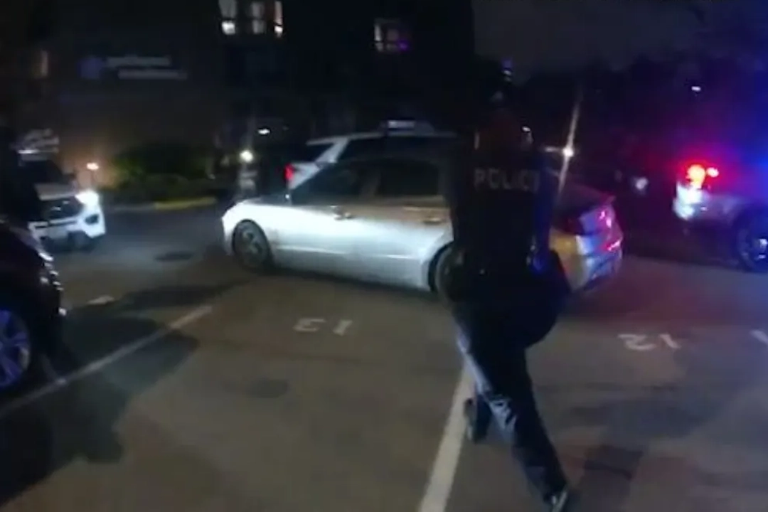 Bodycam Video OIS in Old Town Chicago