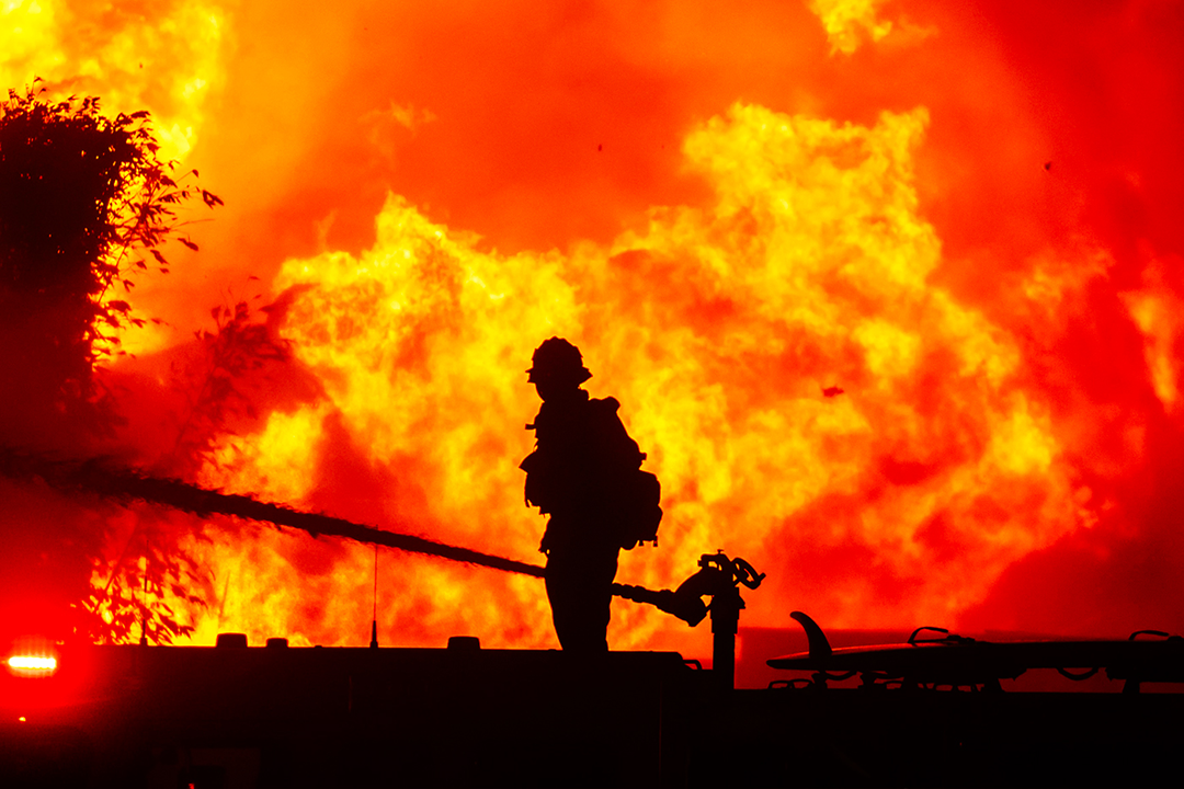 Video of Firefighters Fighting Palisades Fire